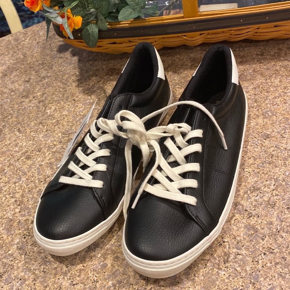 NWT Old Navy Black White Shoes Court Sneakers Memory Foam Size 9